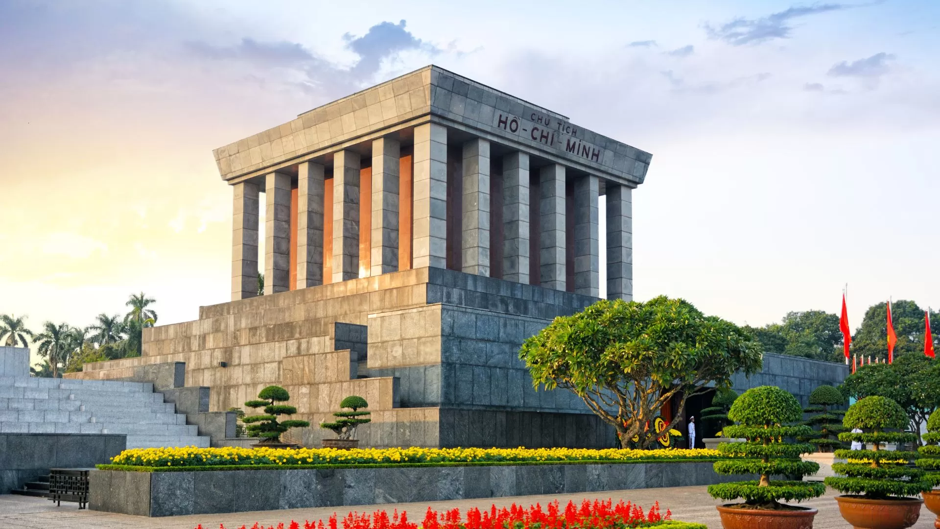 hanoi-ho-chi-minh-mausoleum-01